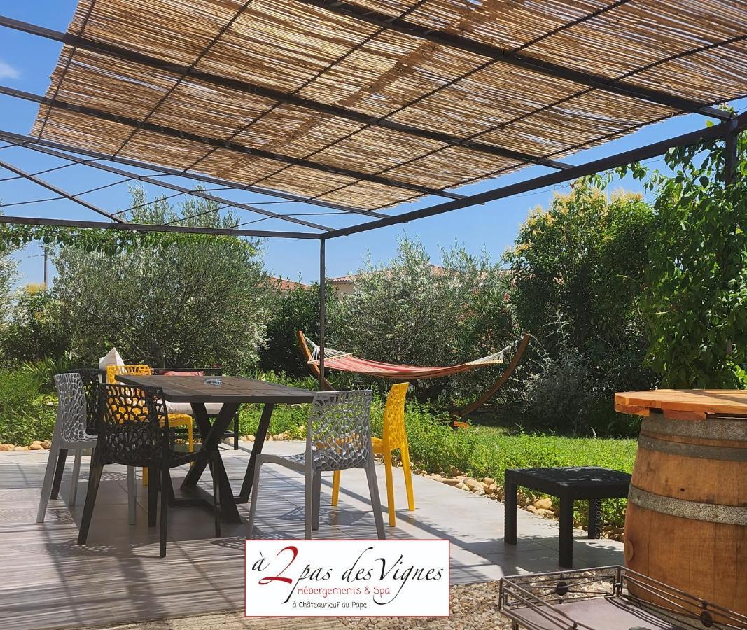 A 2 Pas Des Vignes, Hebergements Et Spa, Maison Numero 6, A Chateauneuf Du Pape Exterior photo